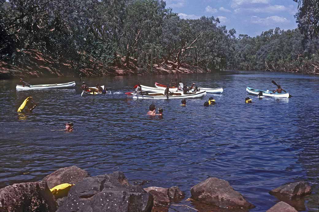 Canoes, Knotts Crossing