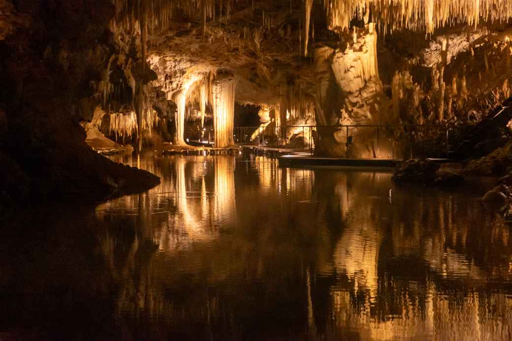 Underground lake, Lake Cave