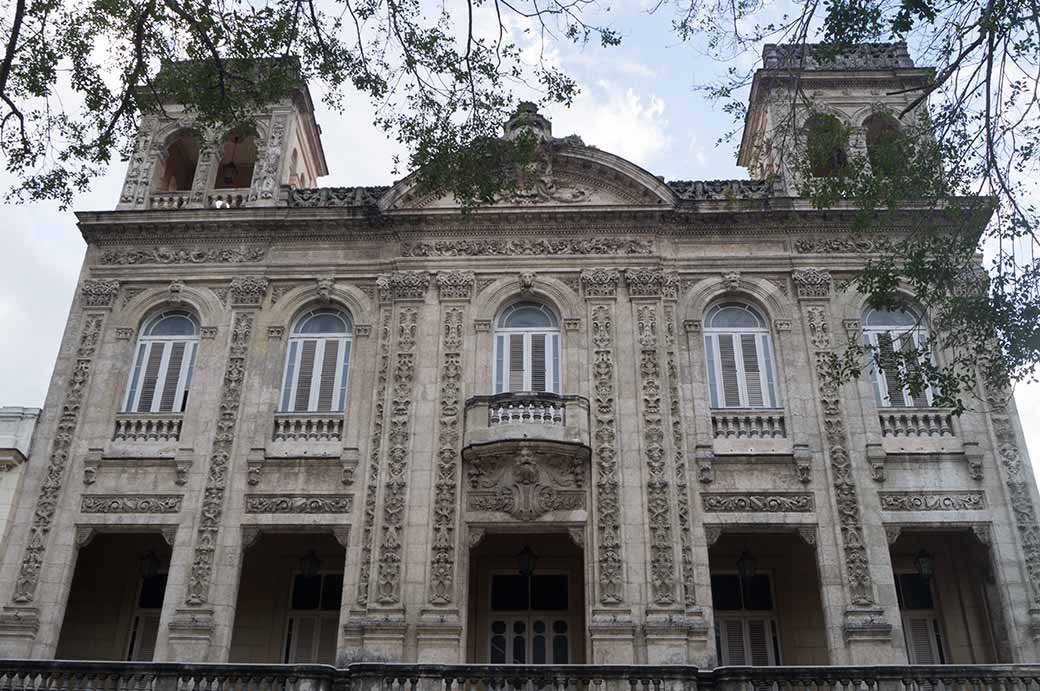 Palatial home, Paseo de Martí