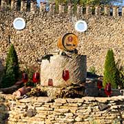 Red wine fountain, Mileștii Mici