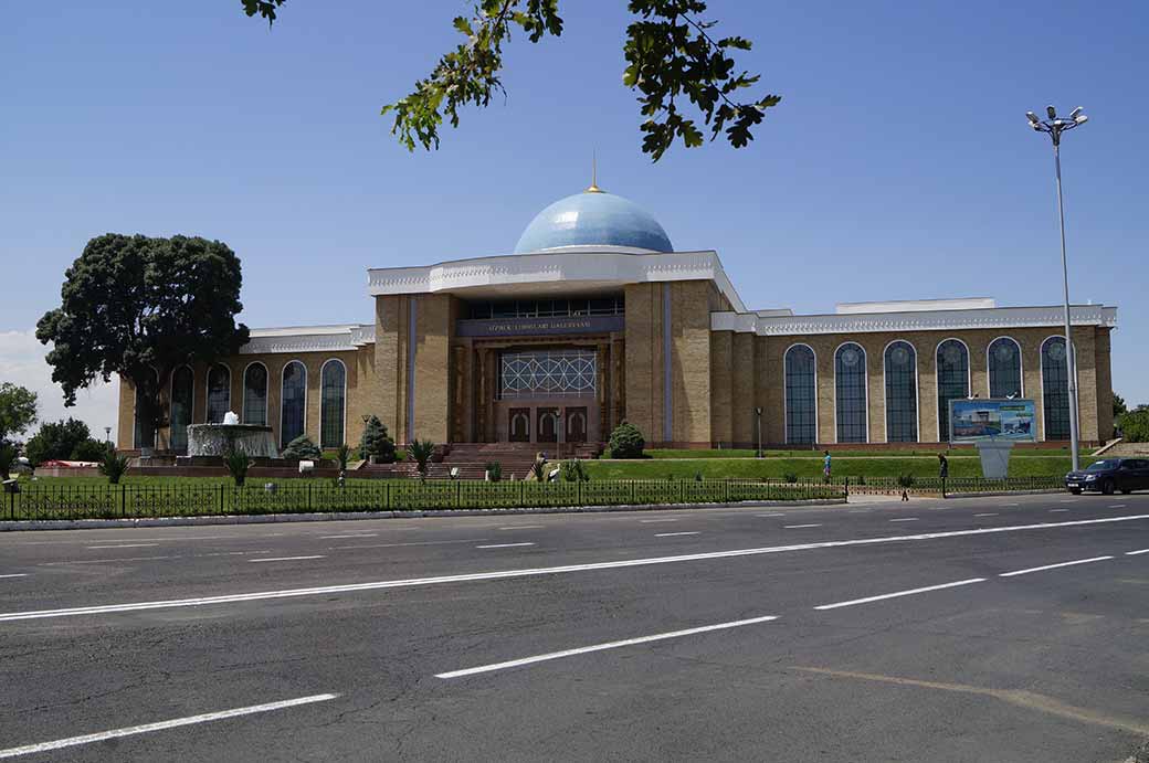 O'zbek Liboslari Galereyasi